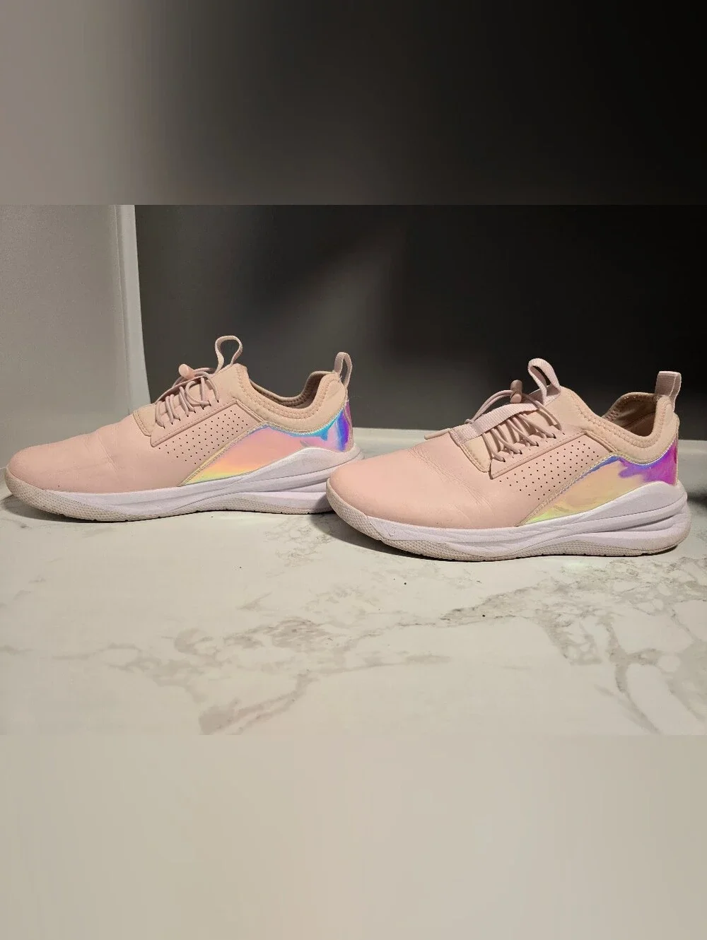Clove CLASSICLight Pink Women's Slip-On Athletic Sneakers with Iridescent Detail